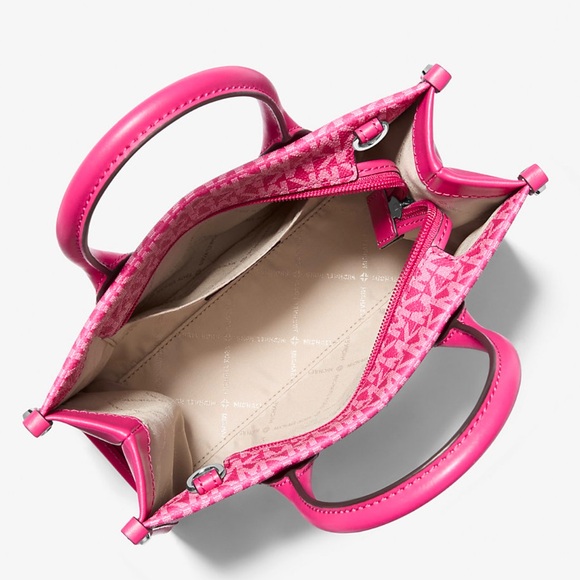 Michael Kors Mirella Small Ombré Signature Logo Crossbody Bag
Dragonfruit
NWT - Picture 2 of 15